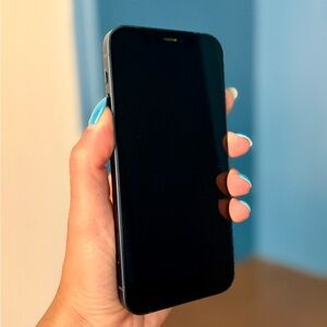 Apple iPhone 12 UNLOCKED 128 GB.
